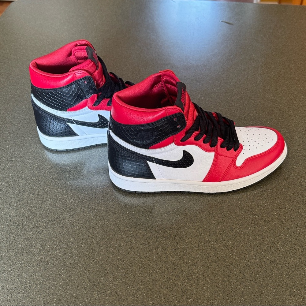 NIKE Air Jordan 1 Retro High Satin Snakeskin Chicago Women’s Size 8 NWOT